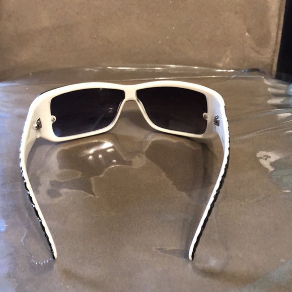 Black & white Sunglasses - Picture 4 of 7